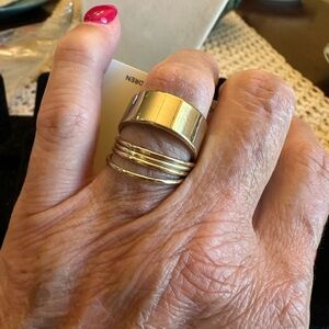 And Lovely 4 Pieceโ Gold Tone Ring Set Size 7 NWT